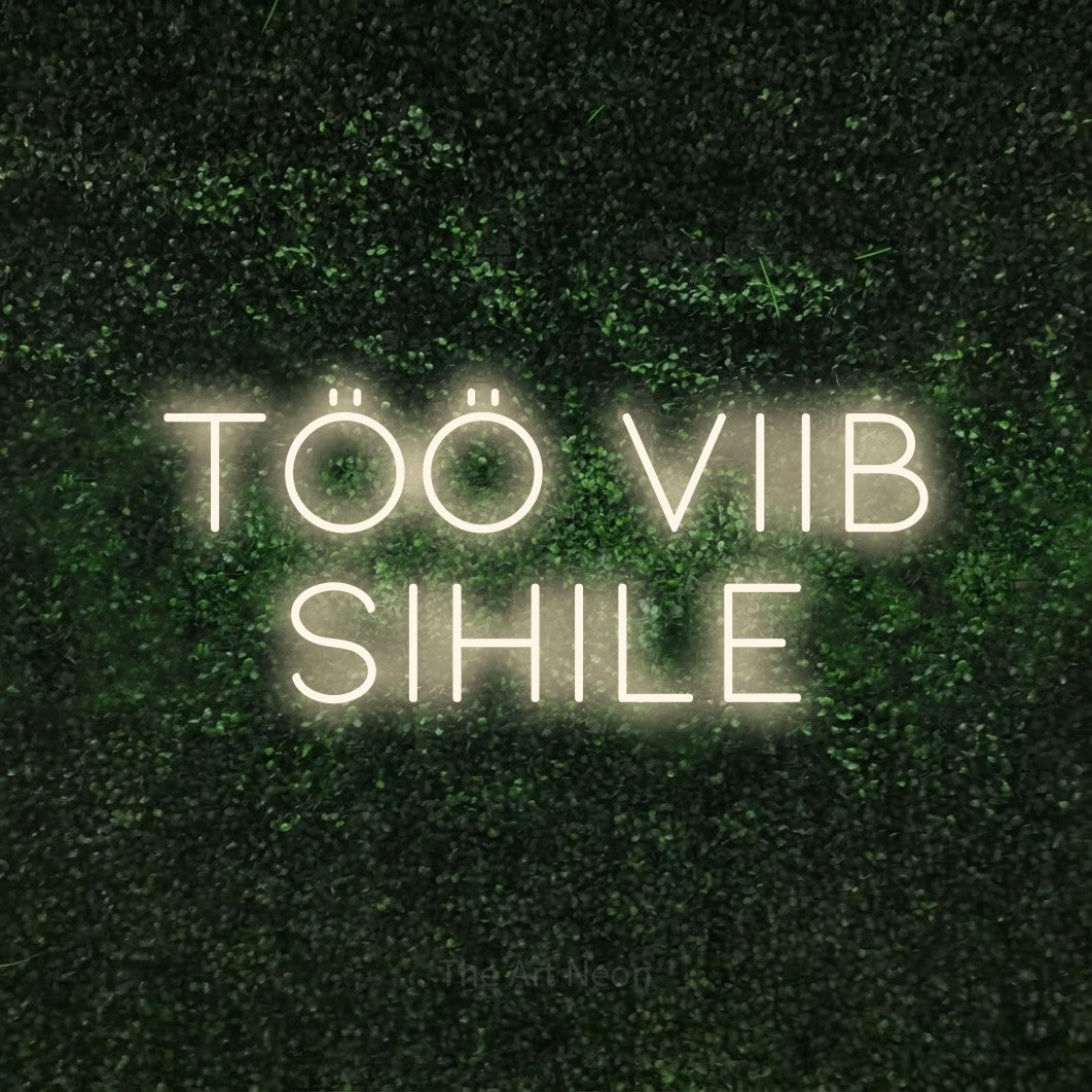 LED neon sign reading “TÖÖ VIIB SIHILE”, arranged in 2 lines.