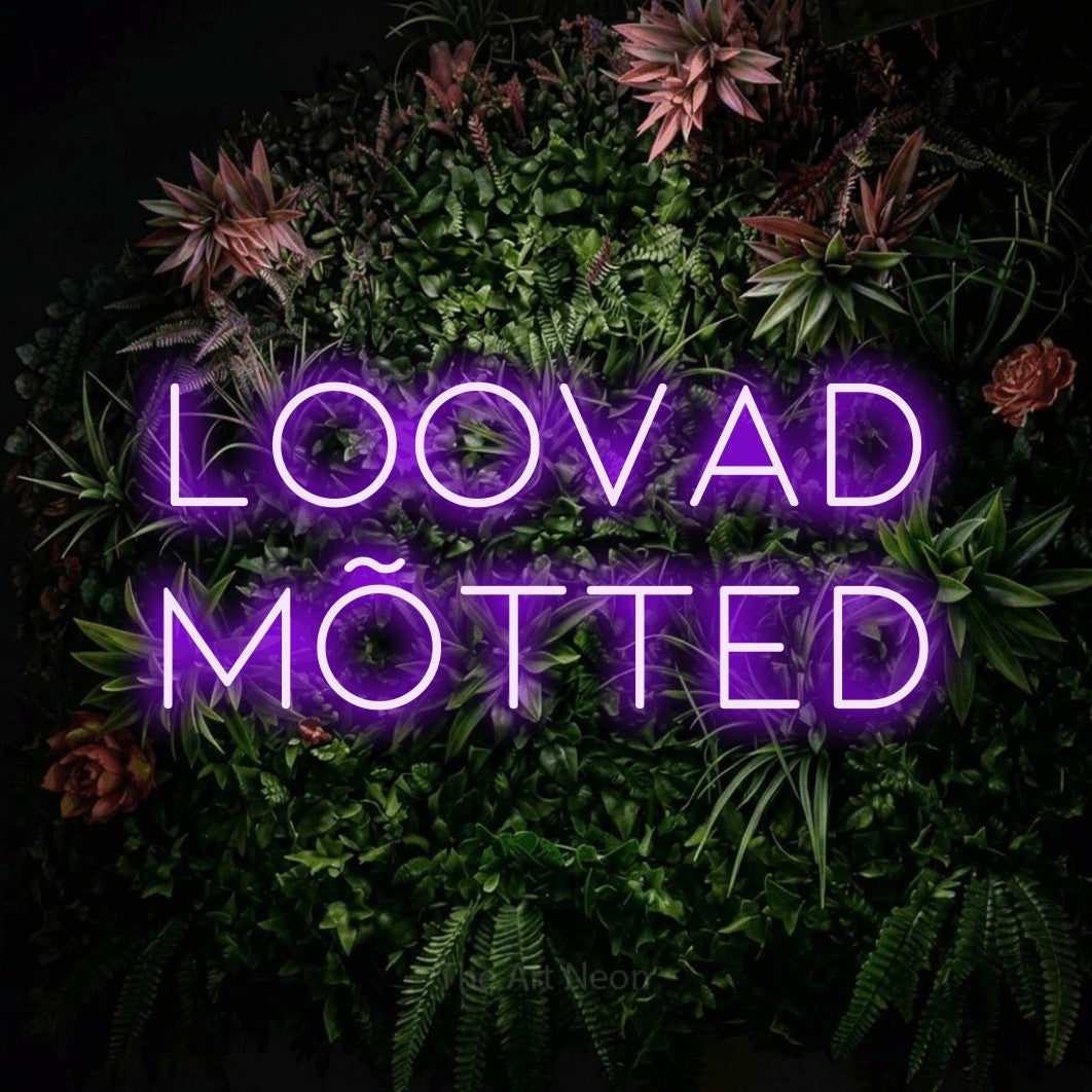 LED neon sign reading “loovad mõtted”, arranged in 2 lines.