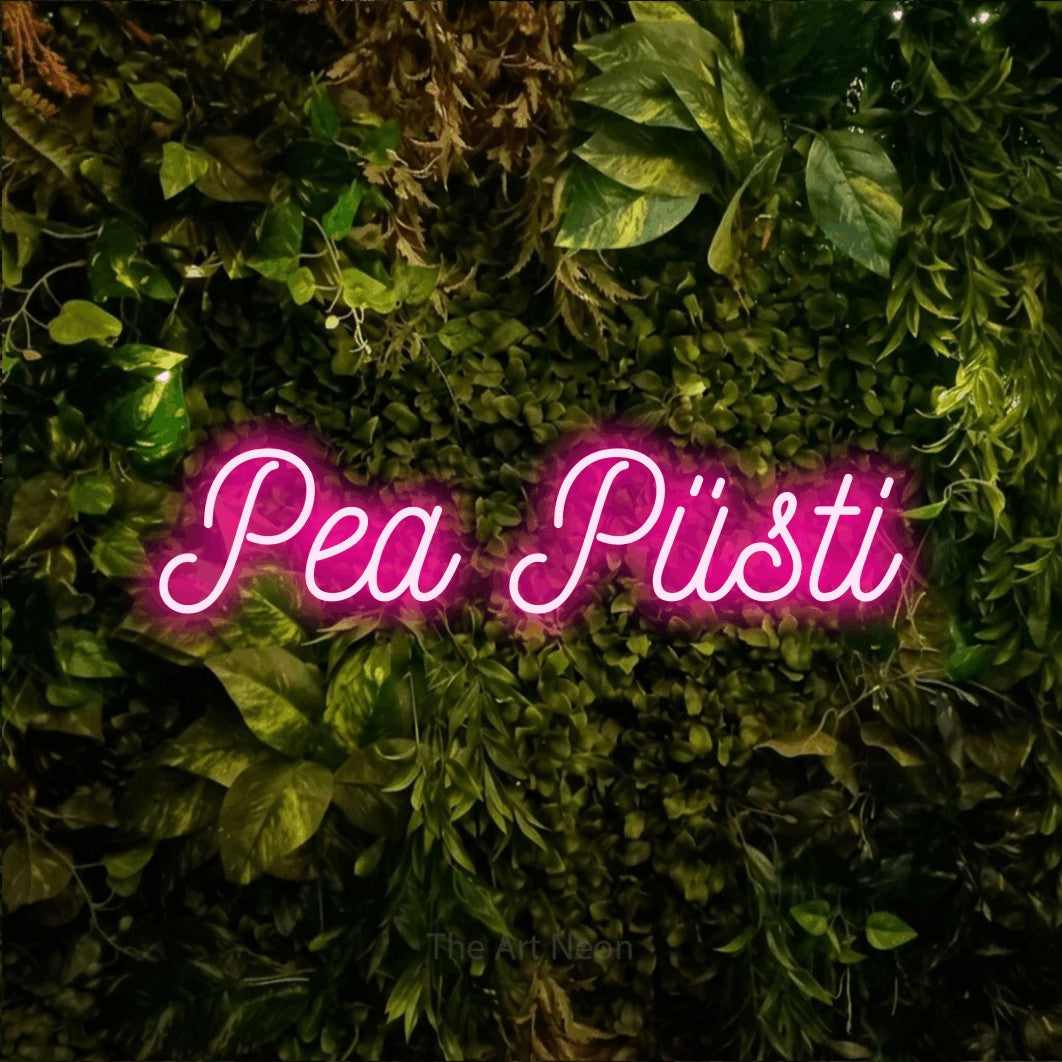LED neon sign reading “Pea Püsti”, arranged in a single line.