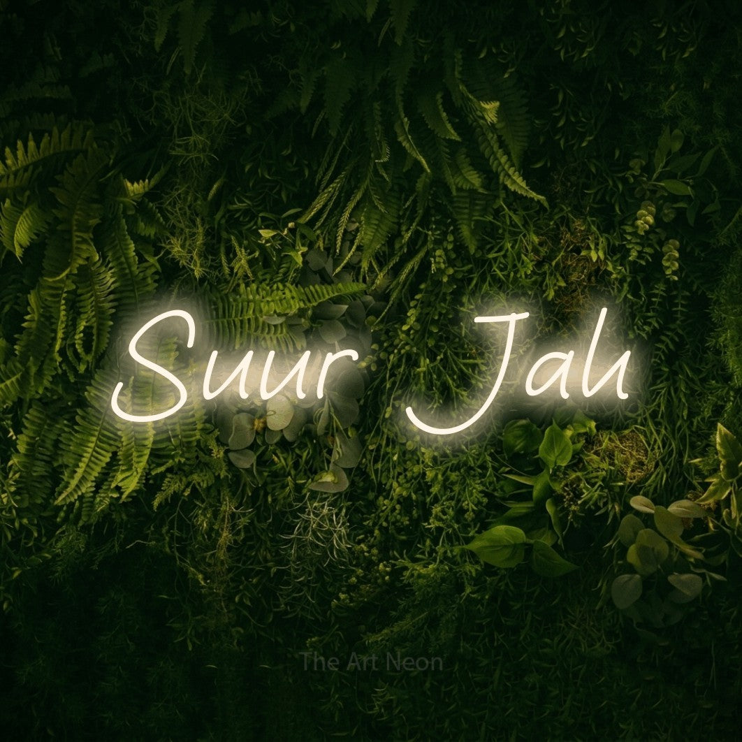 LED neon sign reading “Suur Jah”, arranged in a single line.