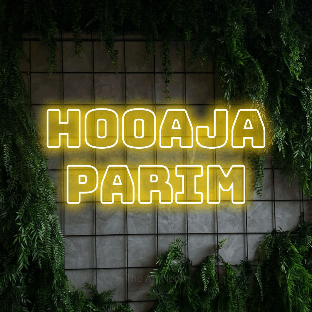 LED neon sign reading “hooaja parim”, arranged in 2 lines.