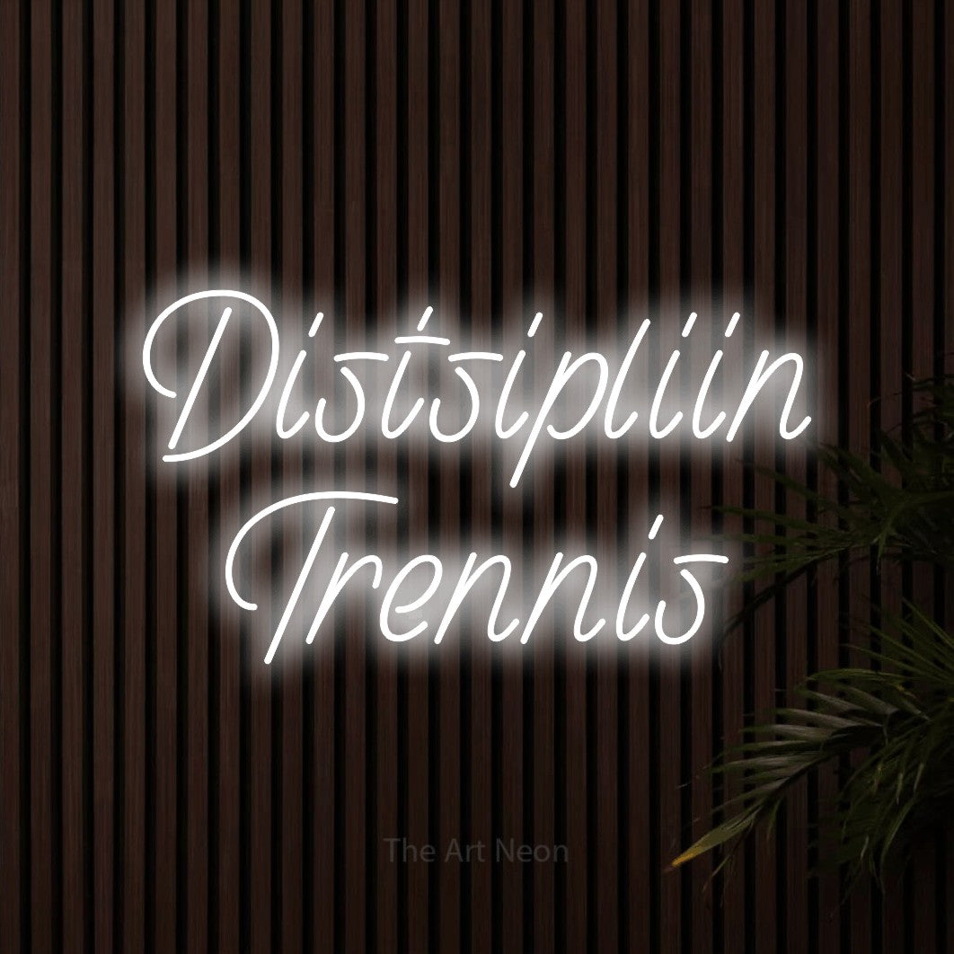 LED neon sign reading “Distsipliin Trennis”, arranged in 2 lines.