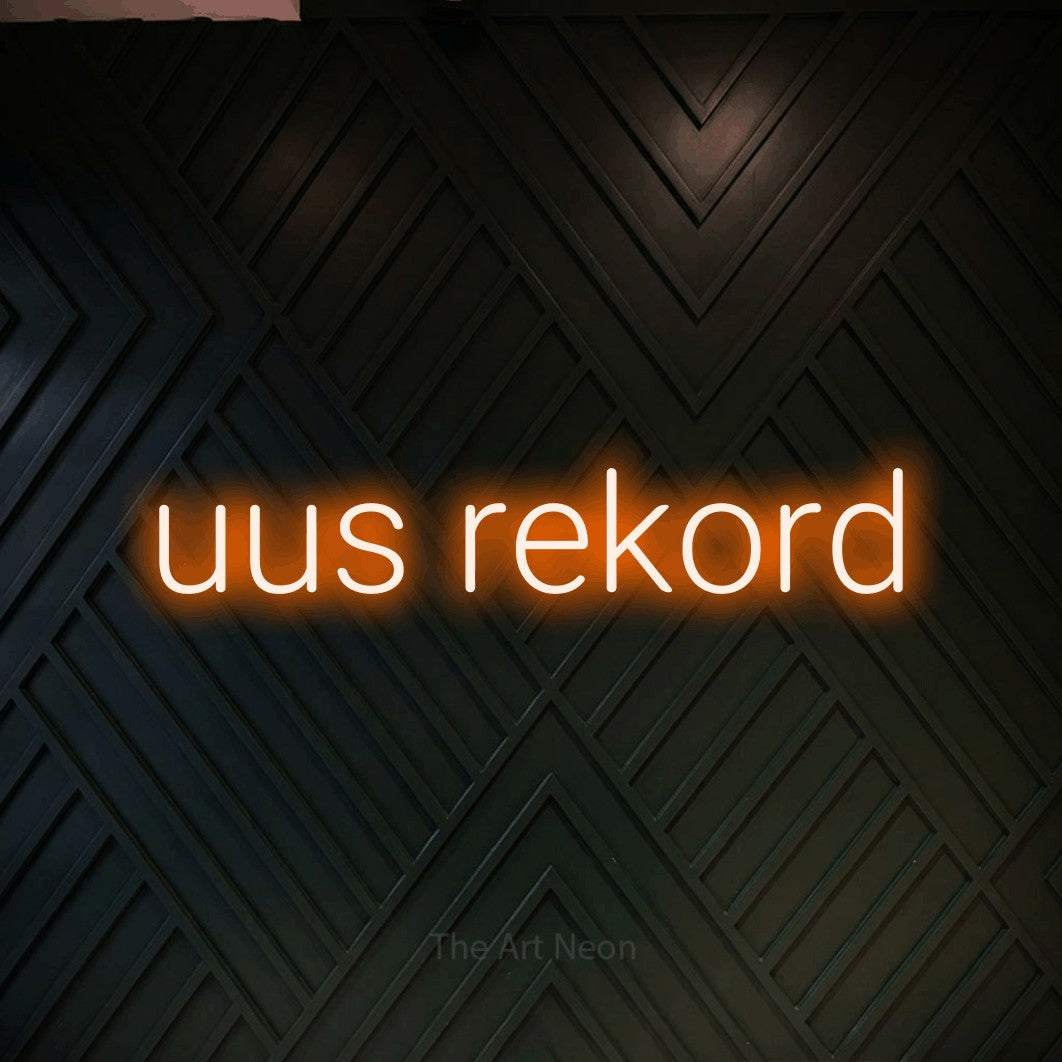LED neon sign reading “uus rekord”, arranged in a single line.