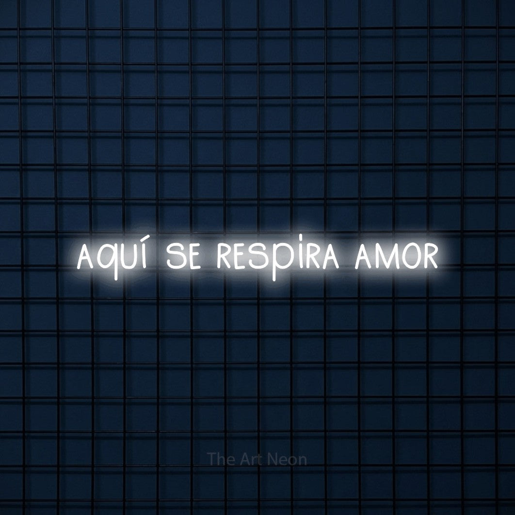 LED neon sign reading “aquí se respira amor”, arranged in a single line.