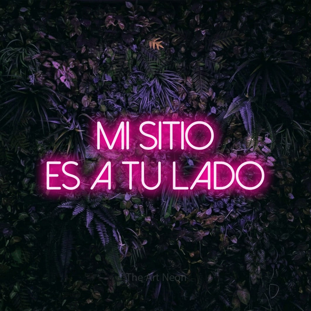 LED neon sign reading “mi sitio es a tu lado”, arranged in 2 lines.