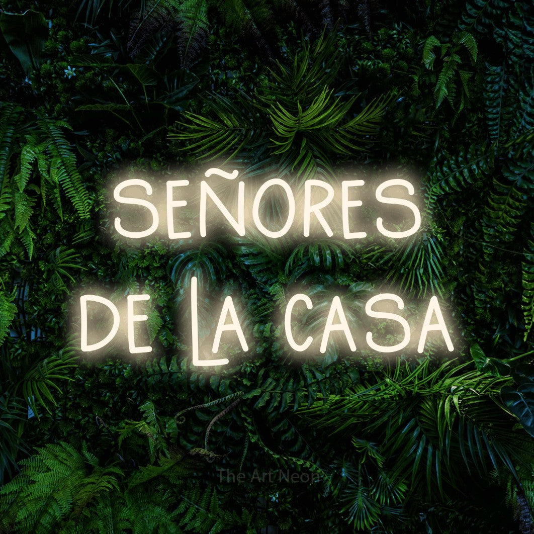 LED neon sign reading “señores de la casa”, arranged in 2 lines.
