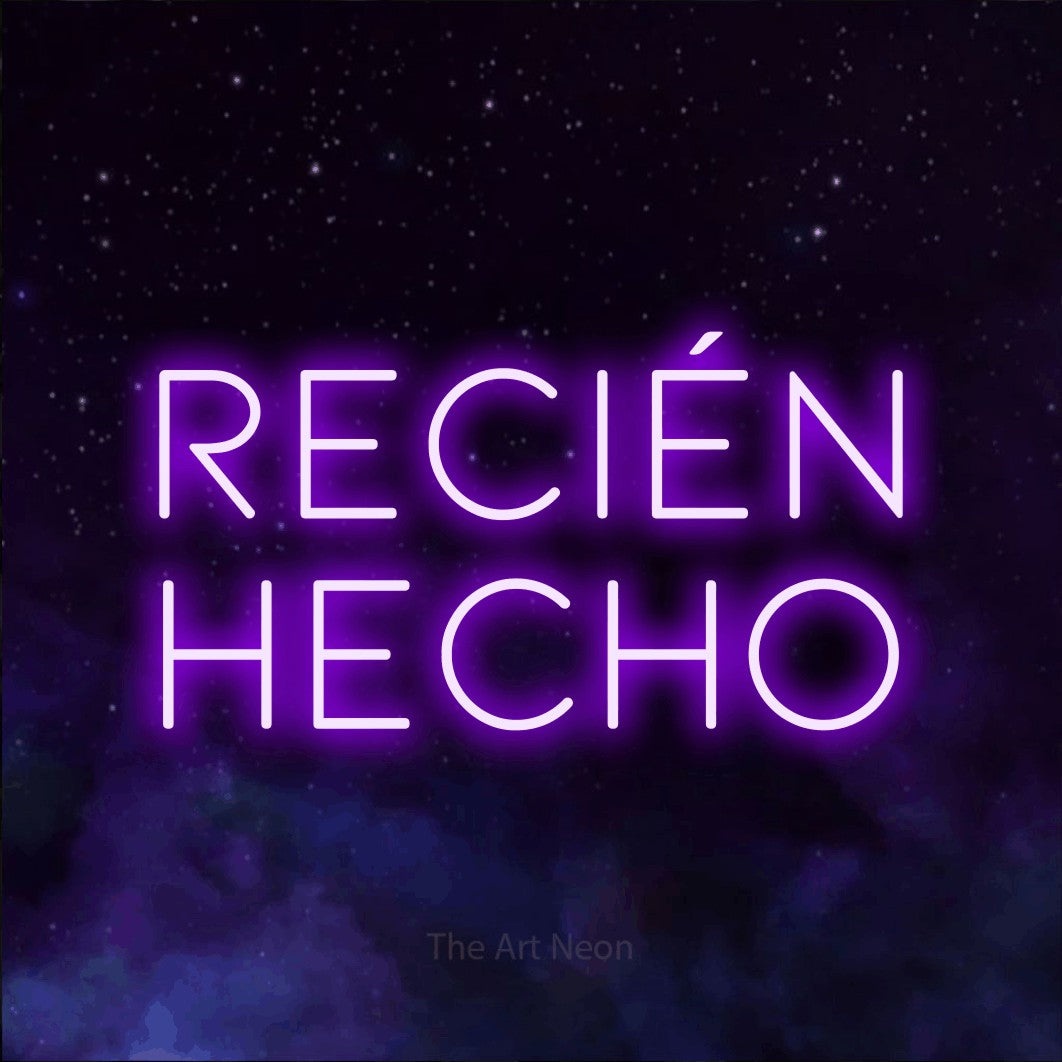 LED neon sign reading “recién hecho”, arranged in 2 lines.