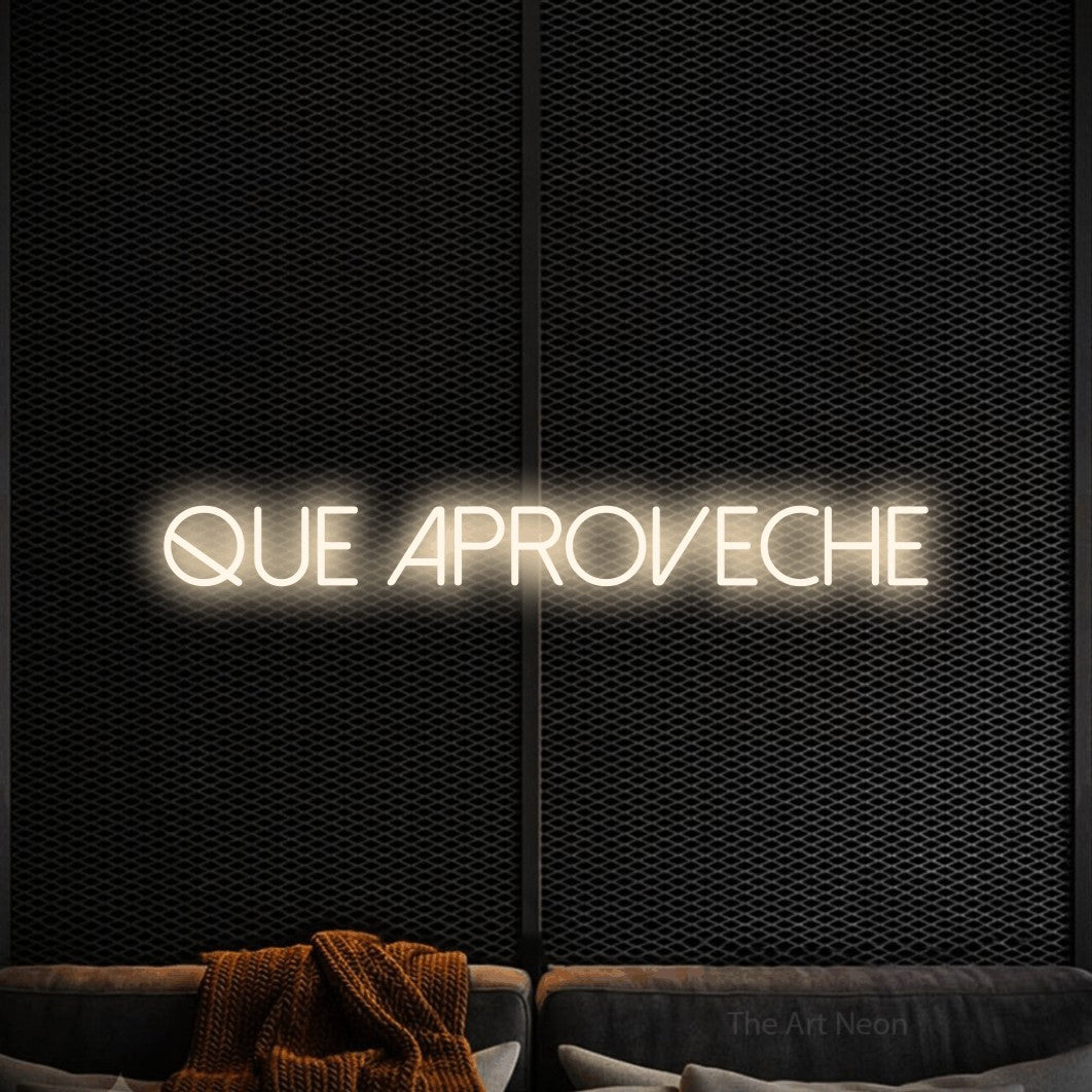 LED neon sign reading “Que Aproveche”, arranged in a single line.