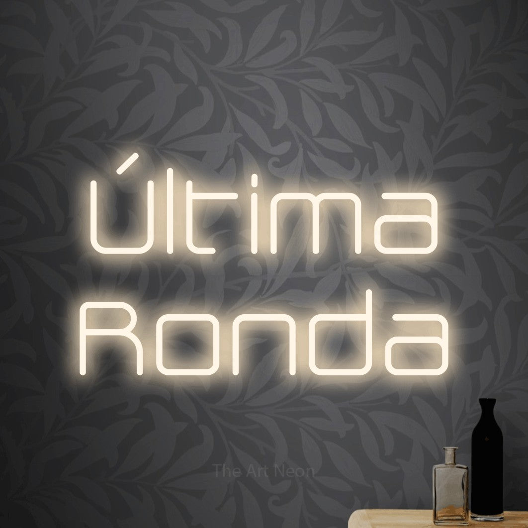 LED neon sign reading “Última Ronda”, arranged in 2 lines.