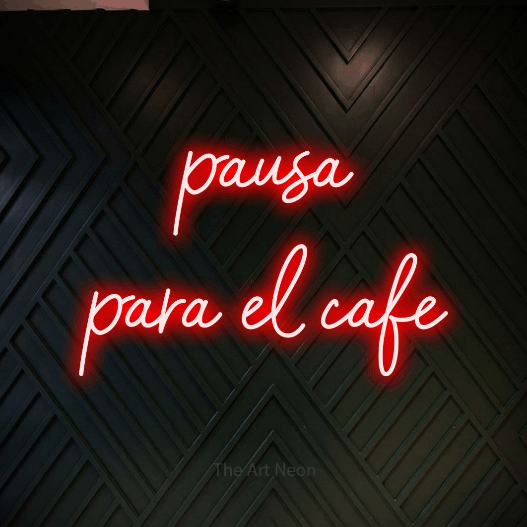 LED neon sign reading “pausa para el café”, arranged in 2 lines.