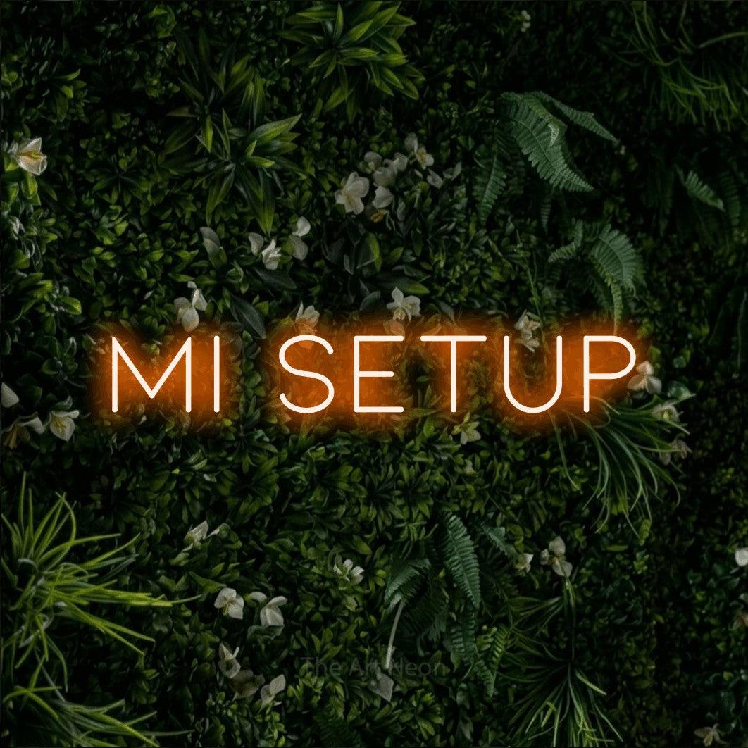 LED neon sign reading “Mi Setup”, arranged in a single line.