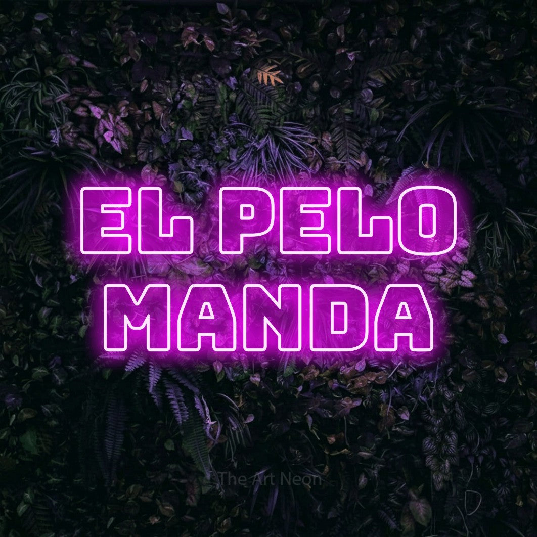 LED neon sign reading “el pelo MANDA”, arranged in 2 lines.