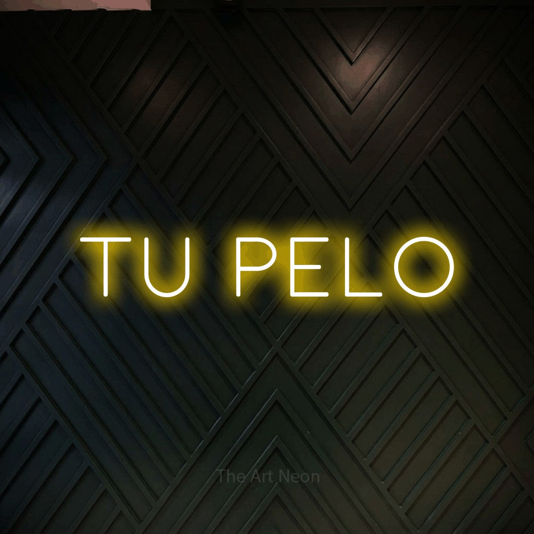 LED neon sign reading “TU PELO”, arranged in a single line.