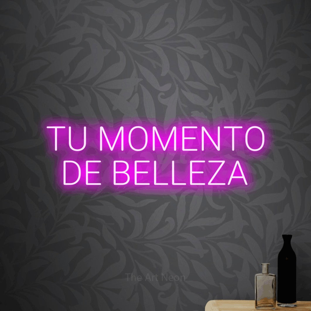 LED neon sign reading “TU MOMENTO DE BELLEZA”, arranged in 2 lines.
