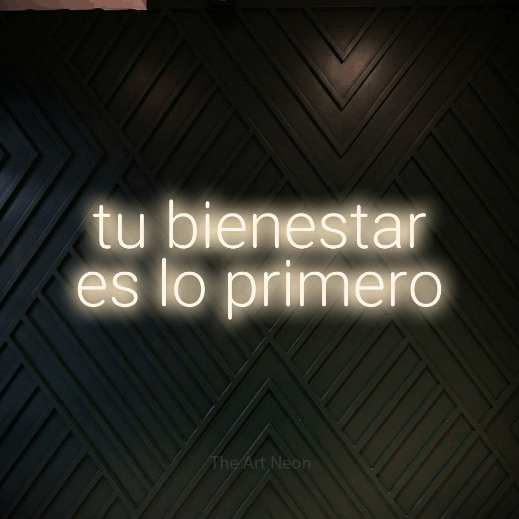 LED neon sign reading “tu bienestar es lo primero”, arranged in 2 lines.