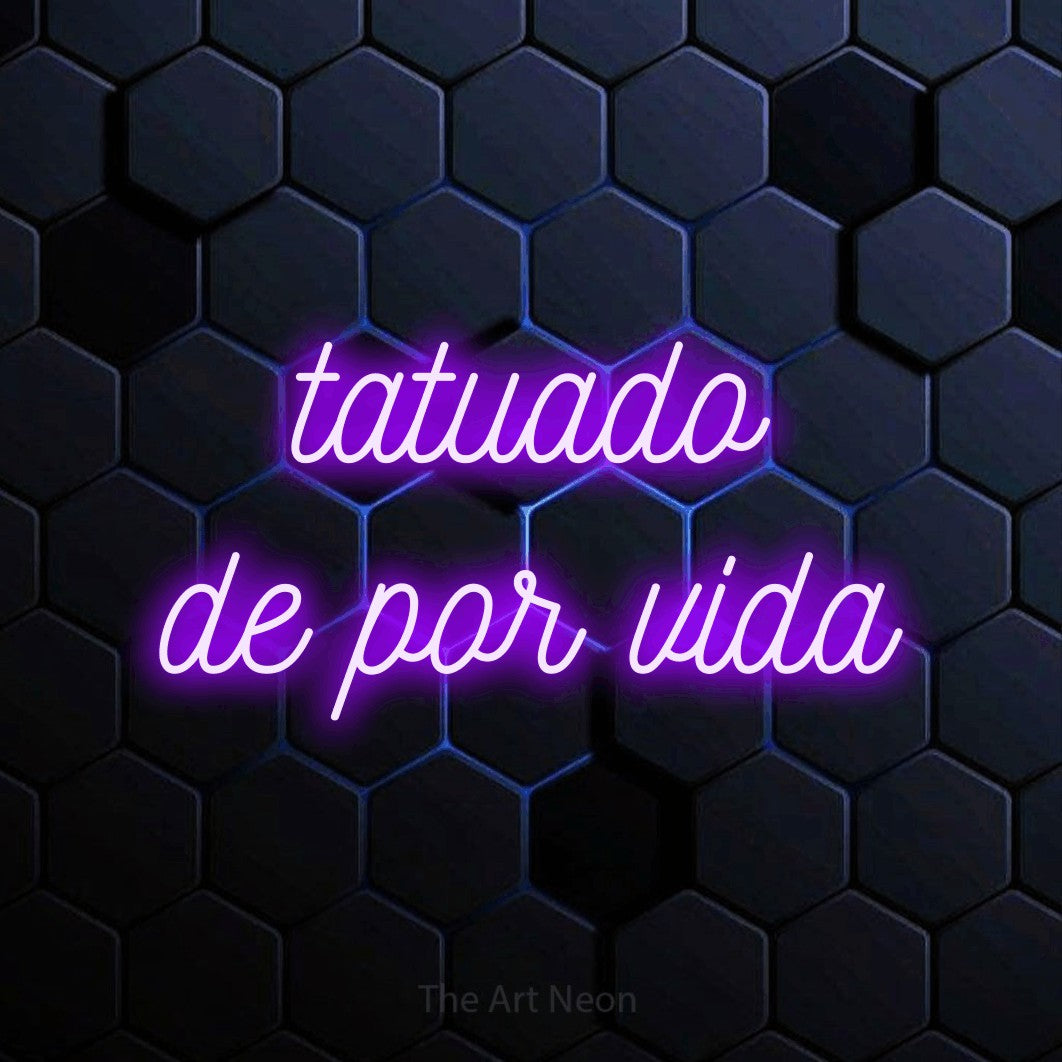 LED neon sign reading “tatuado de por vida”, arranged in 2 lines.