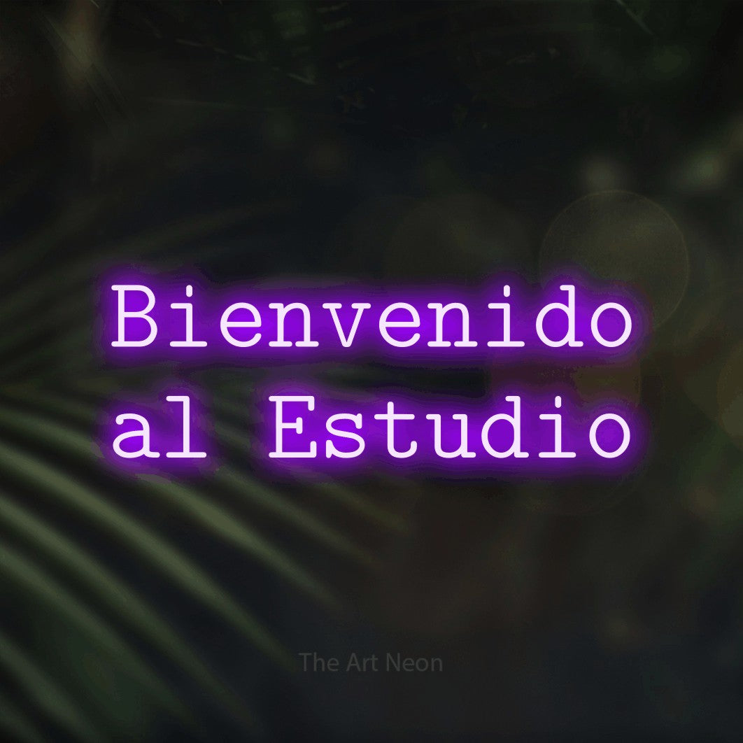LED neon sign reading “Bienvenido al Estudio”, arranged in 2 lines.