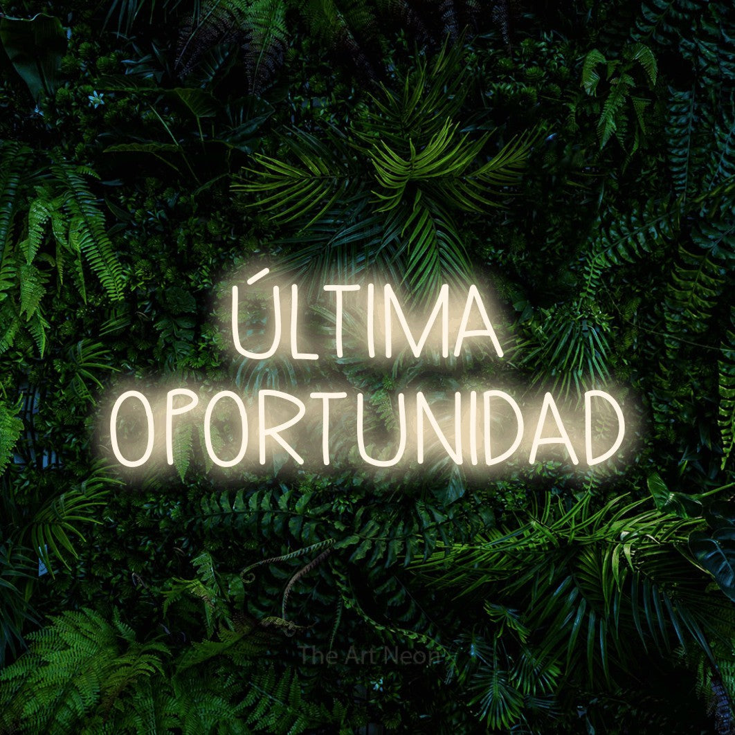 LED neon sign reading “ÚLTIMA OPORTUNIDAD”, arranged in 2 lines.