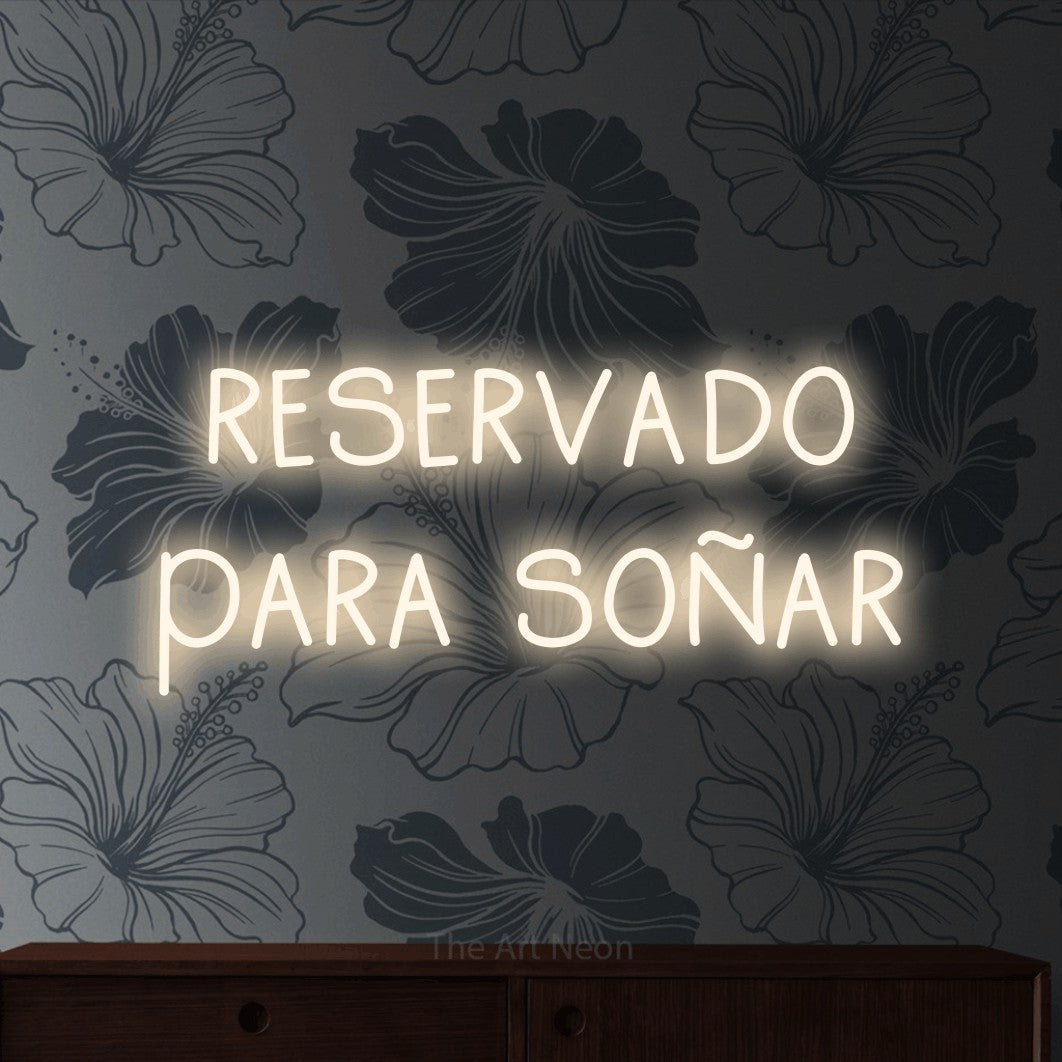 LED neon sign reading “reservado para soñar”, arranged in 2 lines.