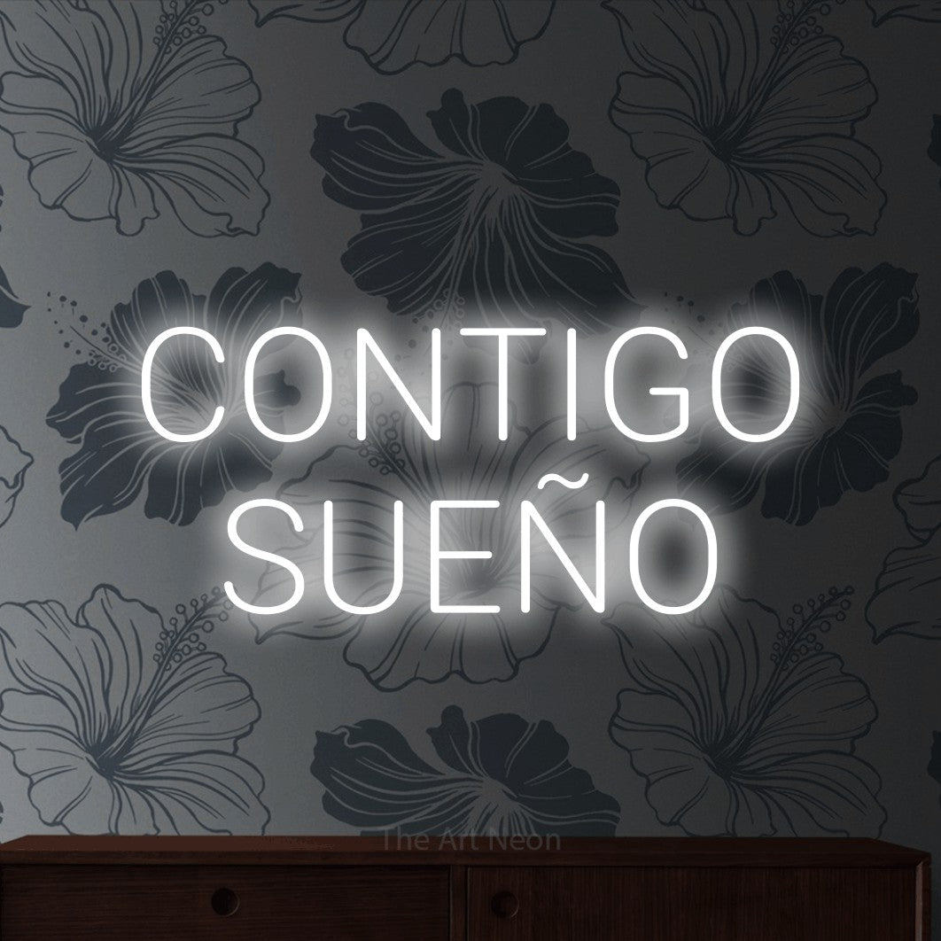 LED neon sign reading “CONTIGO SUEÑO”, arranged in 2 lines.