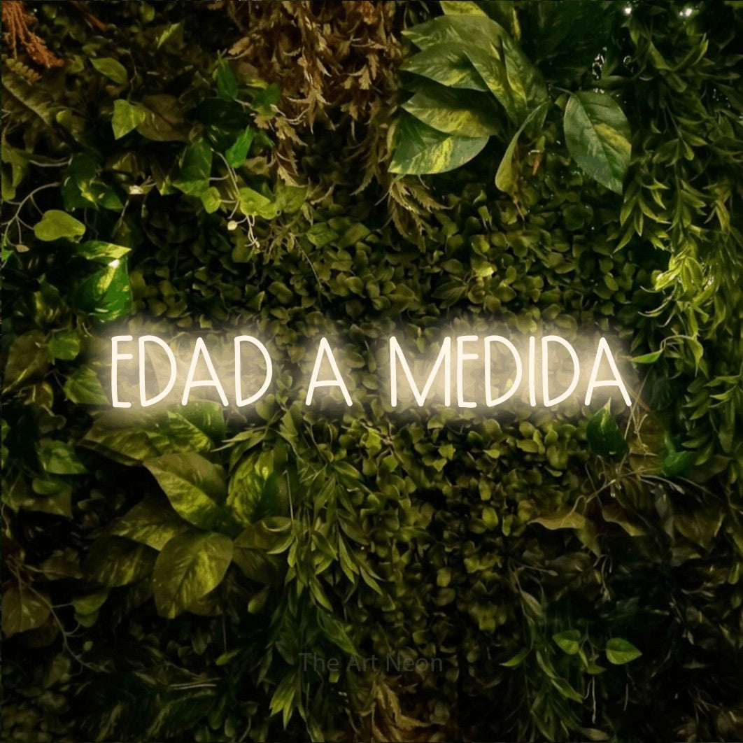 LED neon sign reading “EDAD A MEDIDA”, arranged in a single line.
