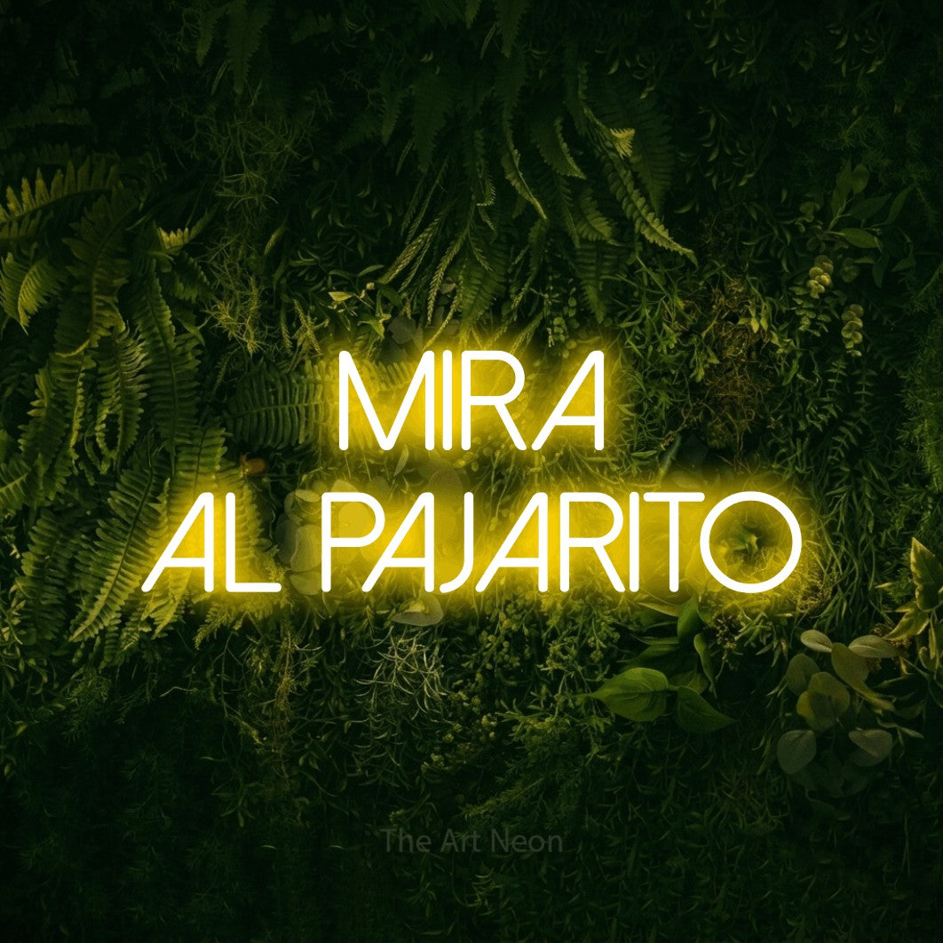 LED neon sign reading “Mira al pajarito”, arranged in 2 lines.