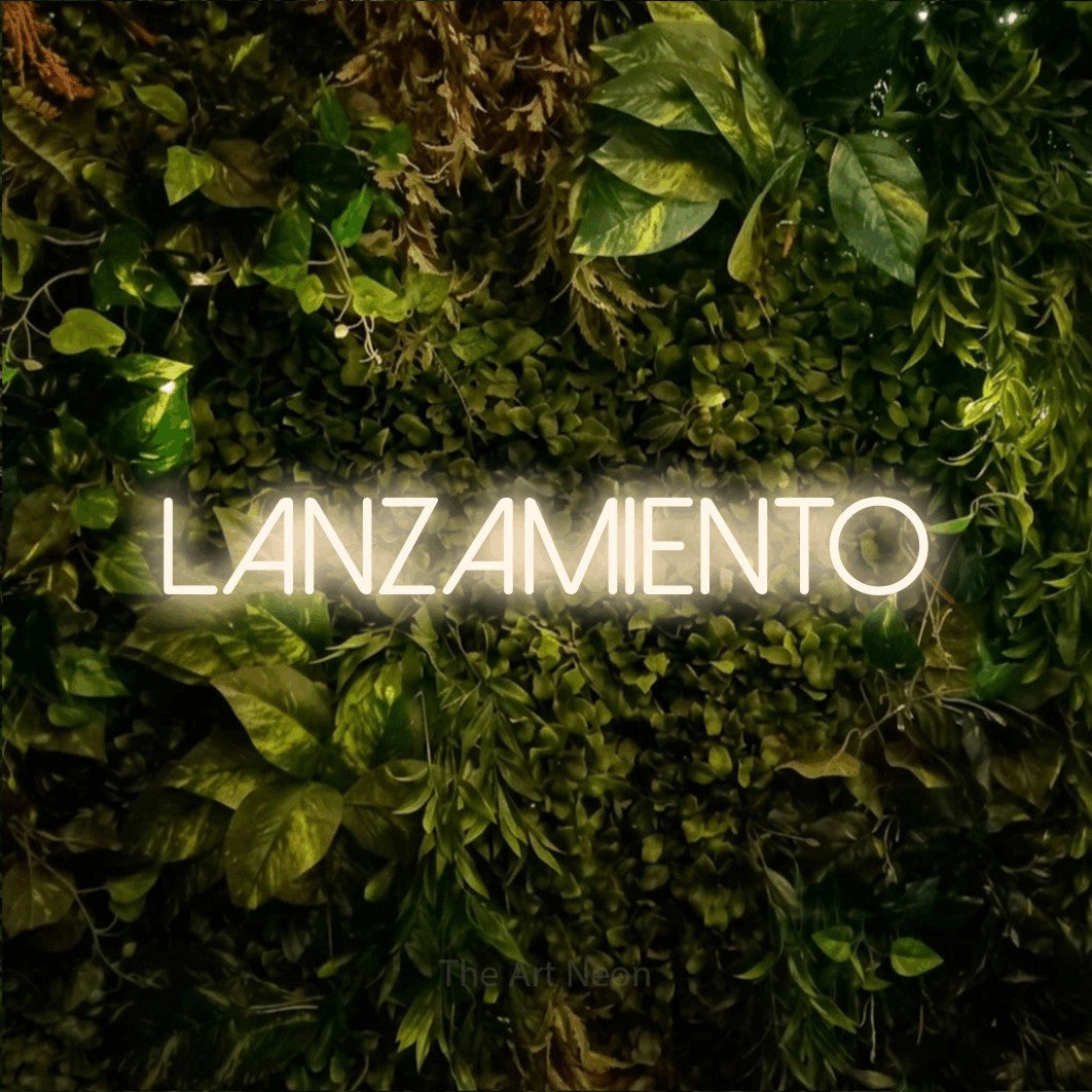 LED neon sign reading “LANZAMIENTO”, arranged in a single line.