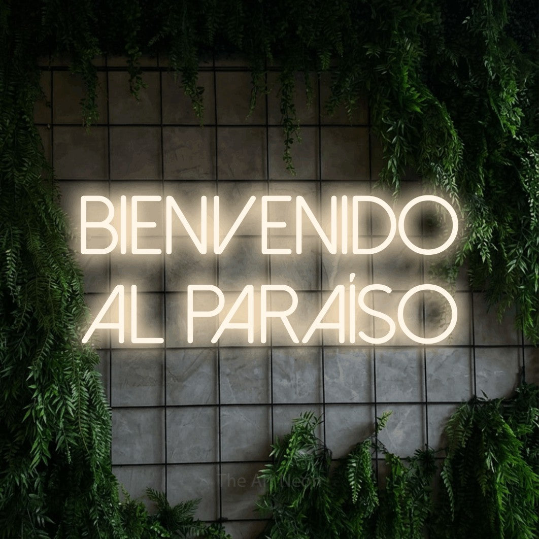 LED neon sign reading “Bienvenido al paraíso”, arranged in 2 lines.