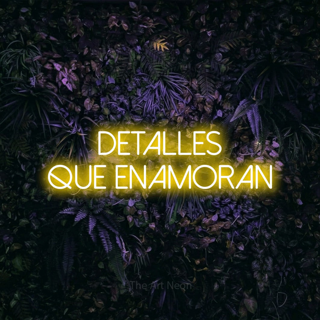 LED neon sign reading “DETALLES que enamoran”, arranged in 2 lines.