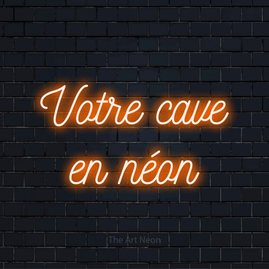 Enseigne néon personnalisée « Votre cave en néon » sur un mur en briques noires
