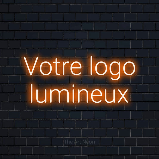 Enseigne néon personnalisée « Votre logo lumineux » sur un mur en briques noires