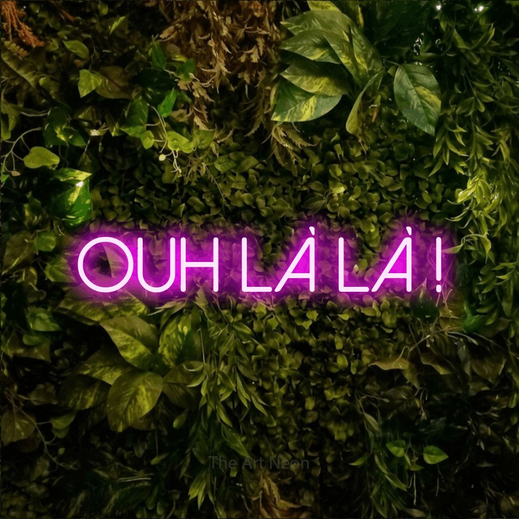 LED neon sign reading “Ouh là là !”, arranged in a single line.