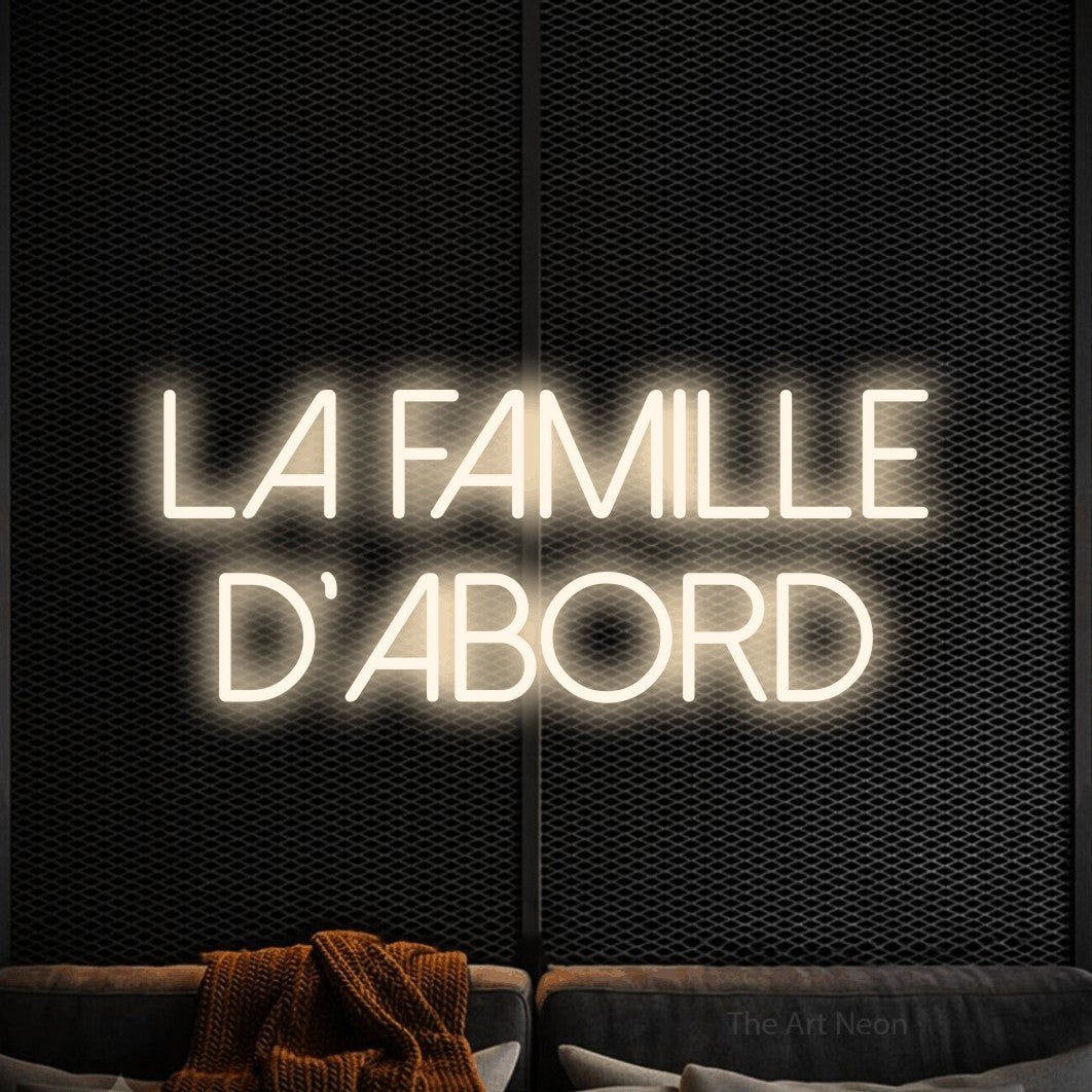 LED neon sign reading “LA FAMILLE D'ABORD”, arranged in 2 lines.