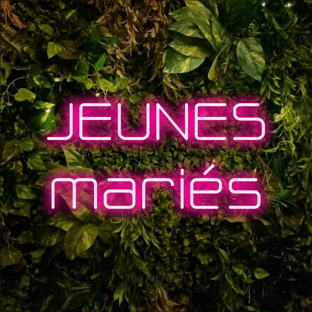 LED neon sign reading “JEUNES mariés”, arranged in 2 lines.