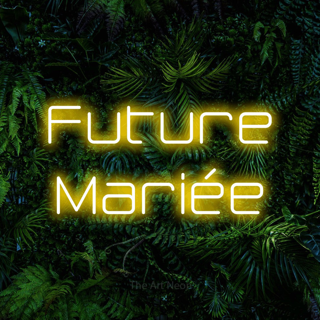 LED neon sign reading “Future Mariée”, arranged in 2 lines.