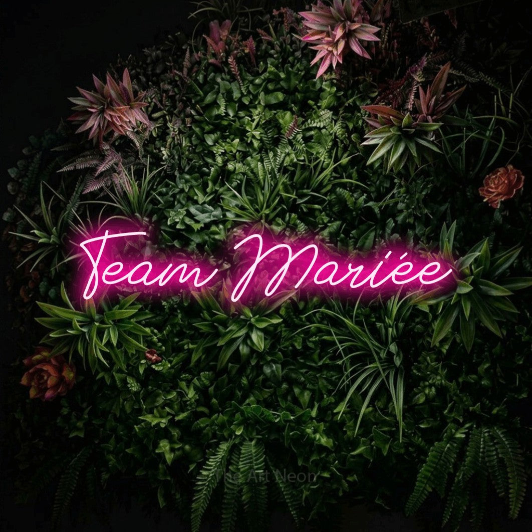 LED neon sign reading “Team Mariée”, arranged in a single line.