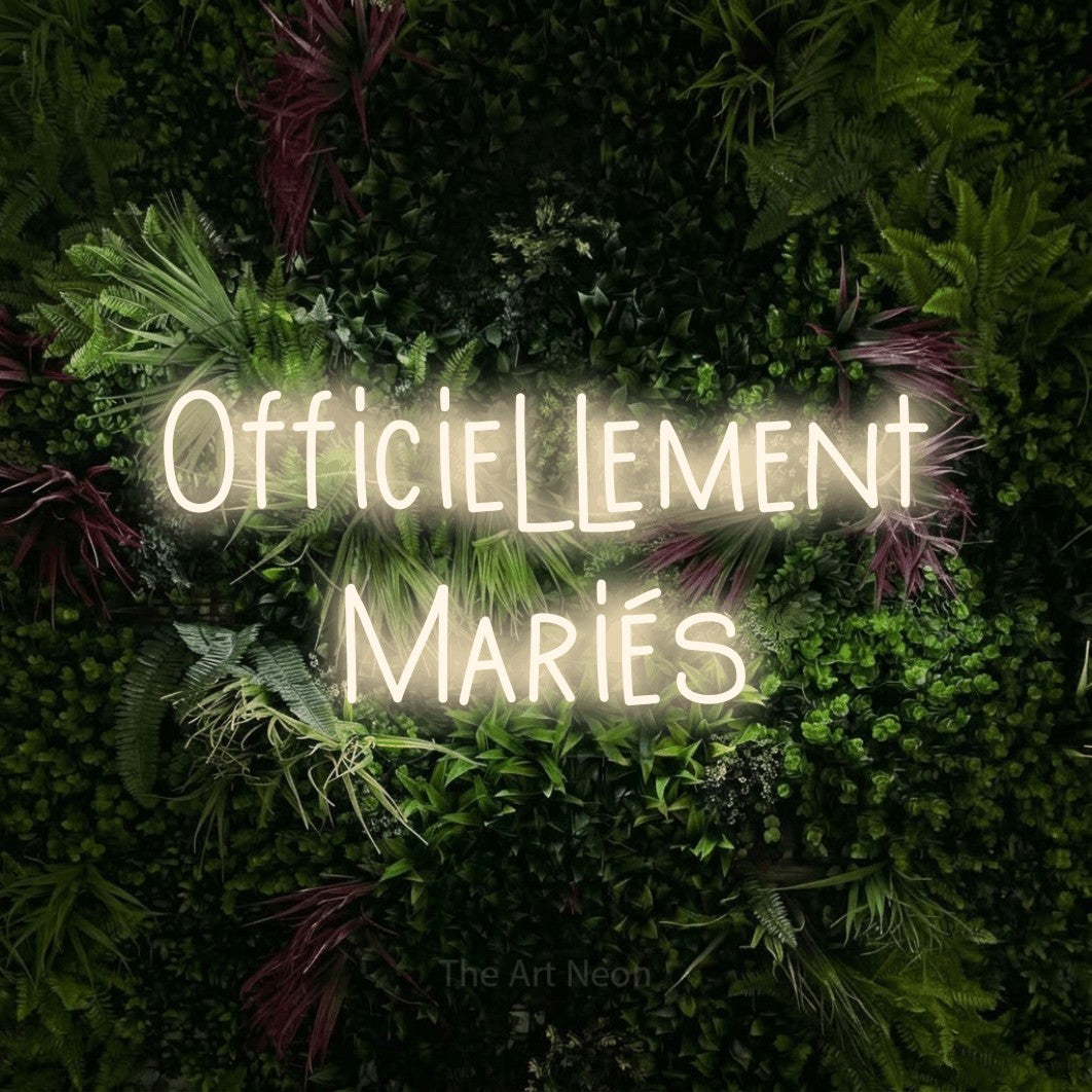 LED neon sign reading “Officiellement Mariés”, arranged in 2 lines.