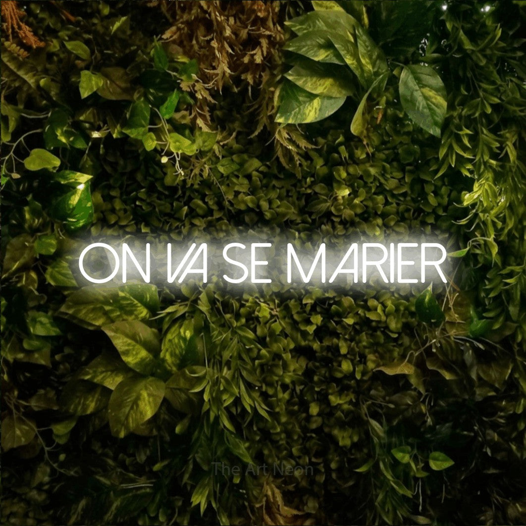 LED neon sign reading “On Va Se Marier”, arranged in a single line.