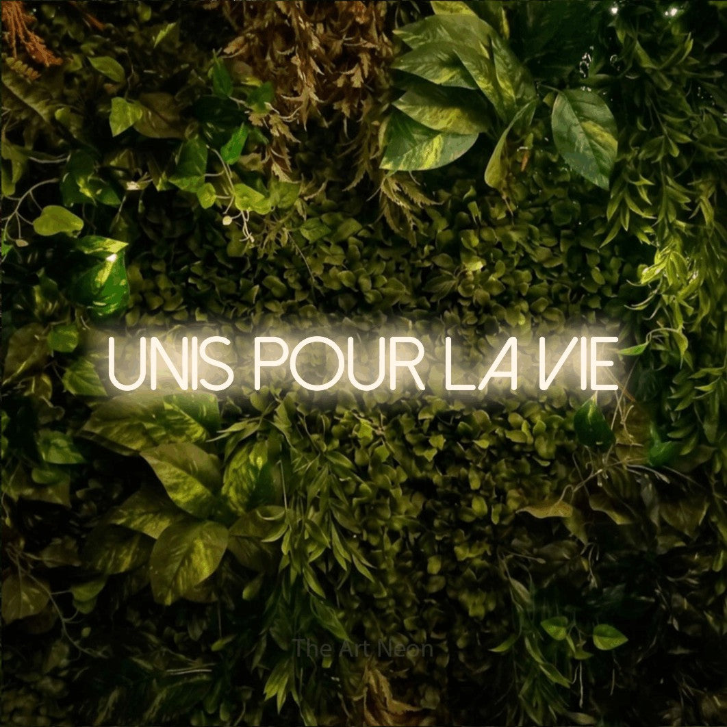 LED neon sign reading “Unis Pour La Vie”, arranged in a single line.