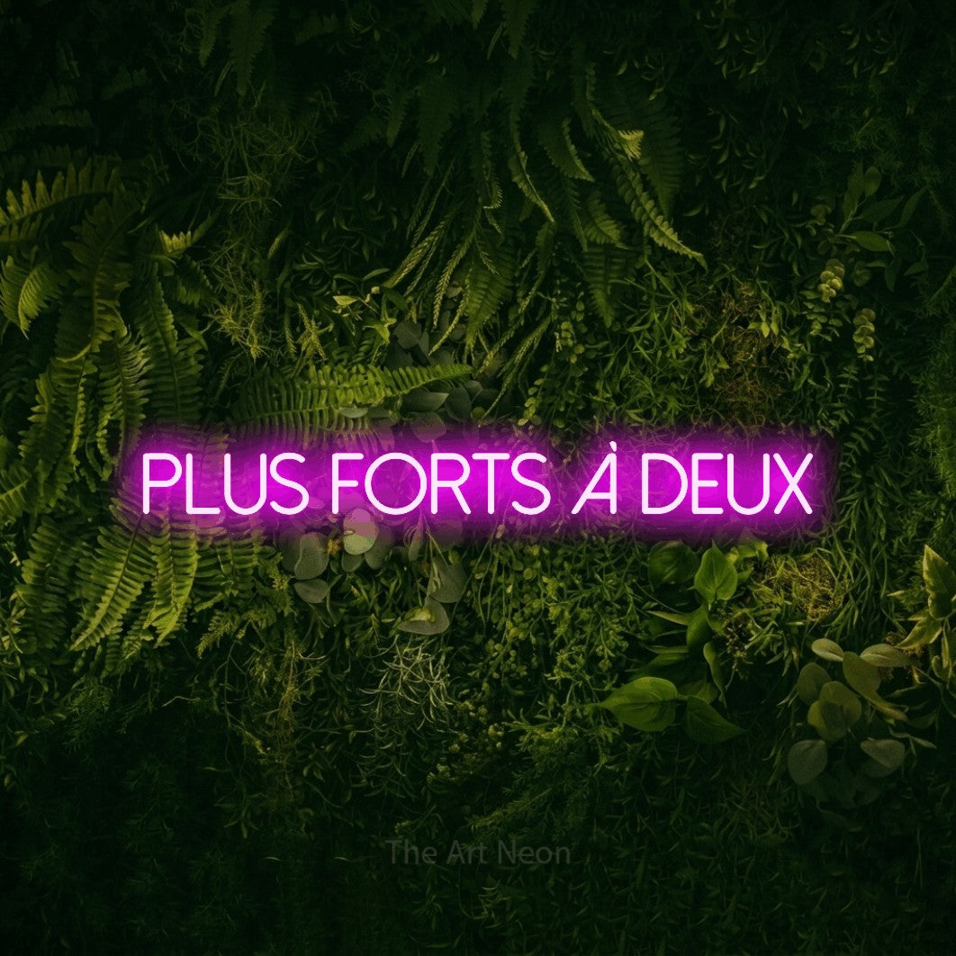 LED neon sign reading “PLUS FORTS À DEUX”, arranged in a single line.
