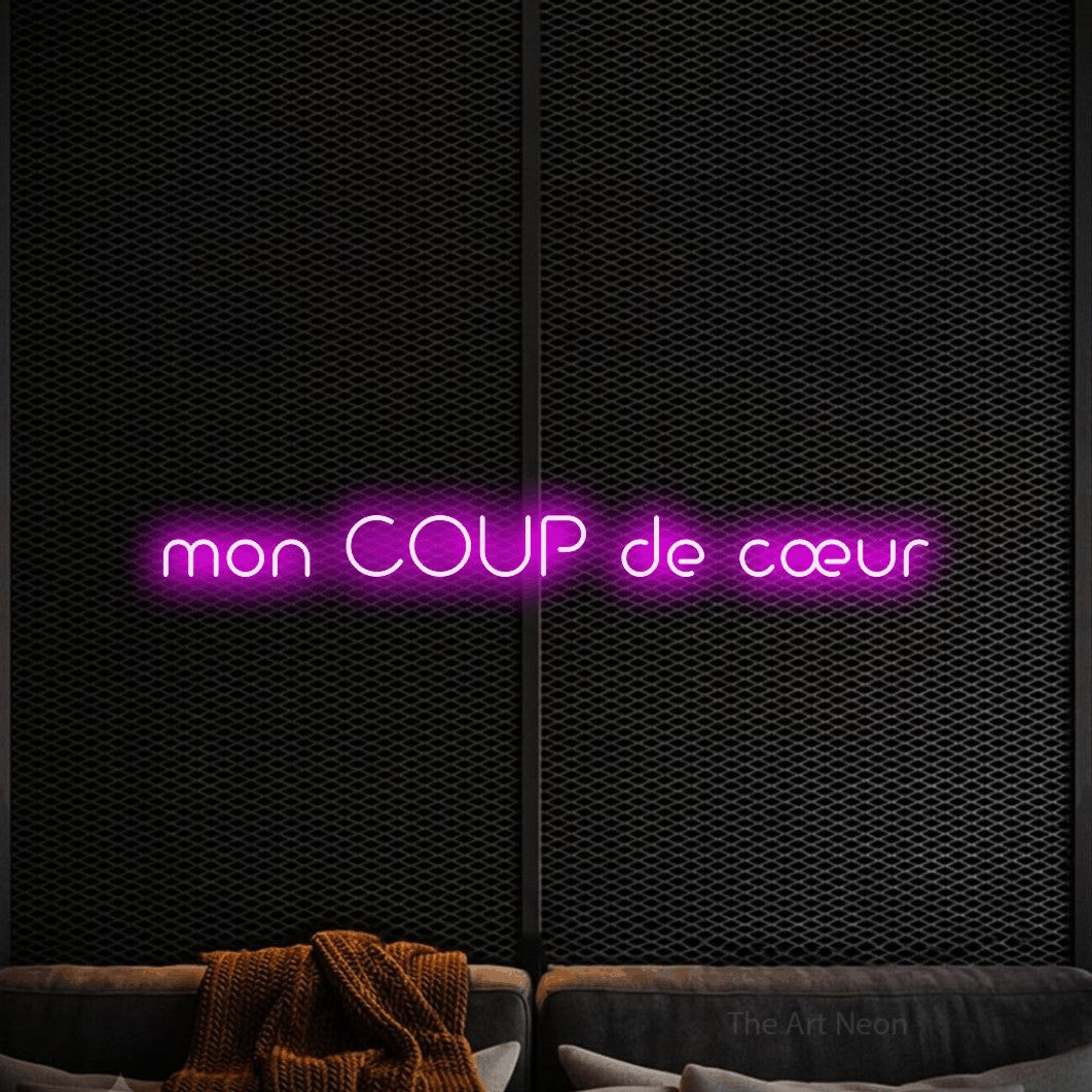 LED neon sign reading “mon COUP de cœur”, arranged in a single line.