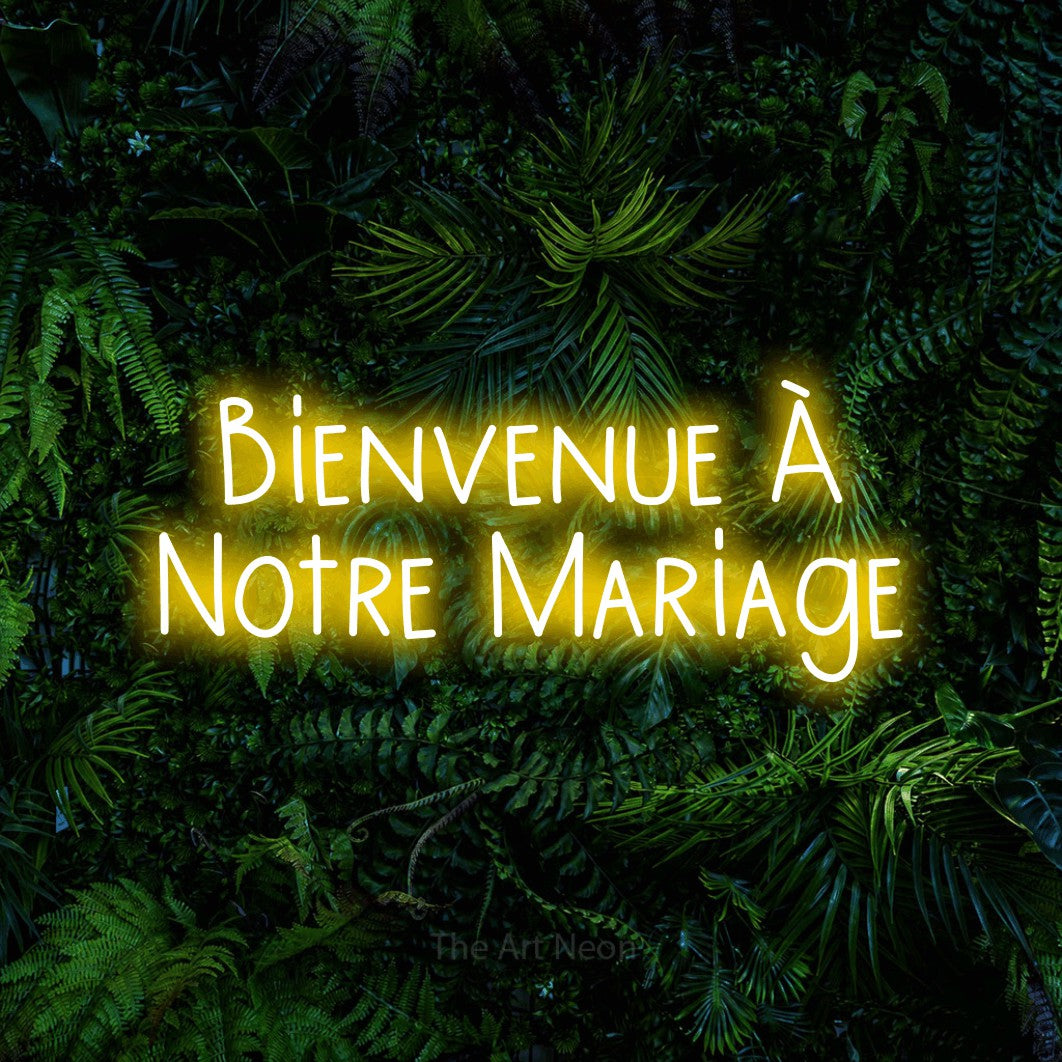 LED neon sign reading “Bienvenue À Notre Mariage”, arranged in 2 lines.