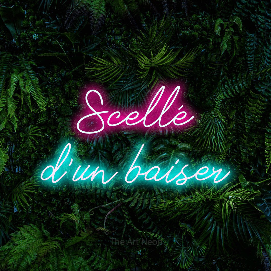 LED neon sign reading “Scellé d'un baiser”, arranged in 2 lines.