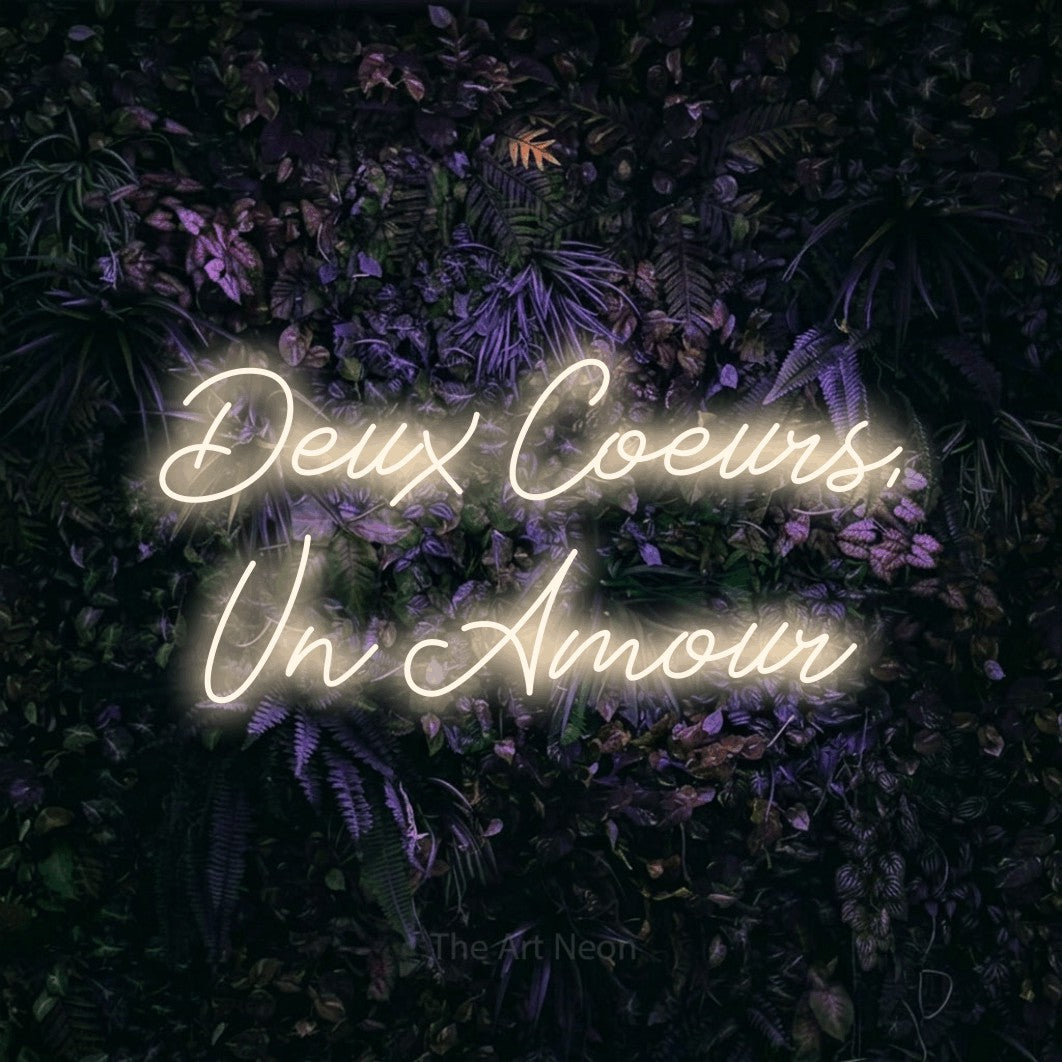 LED neon sign reading “Deux Cœurs, Un Amour”, arranged in 2 lines.