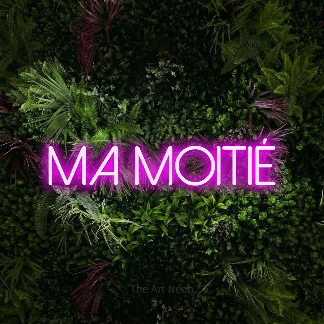 LED neon sign reading “Ma Moitié”, arranged in a single line.