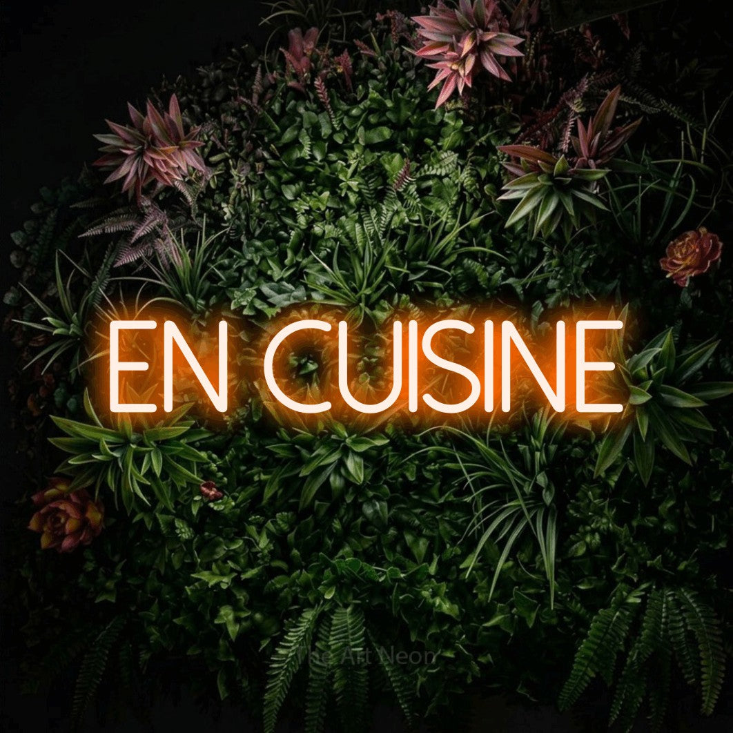 LED neon sign reading “en CUISINE”, arranged in a single line.