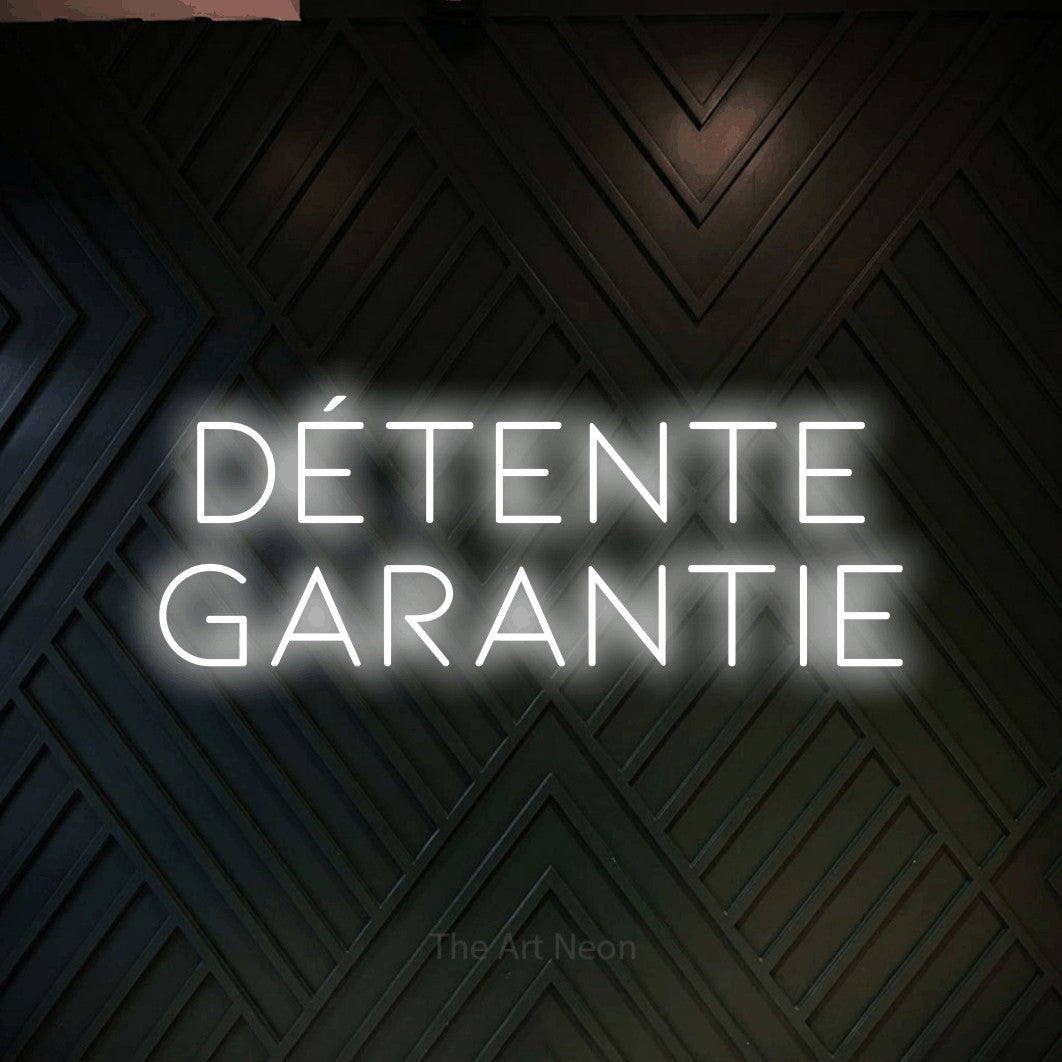 LED neon sign reading “Détente Garantie”, arranged in 2 lines.