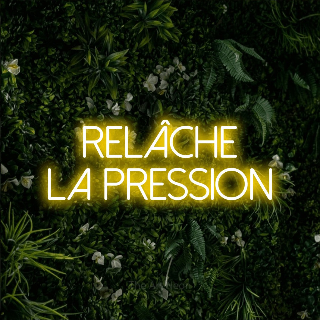 LED neon sign reading “Relâche La Pression”, arranged in 2 lines.