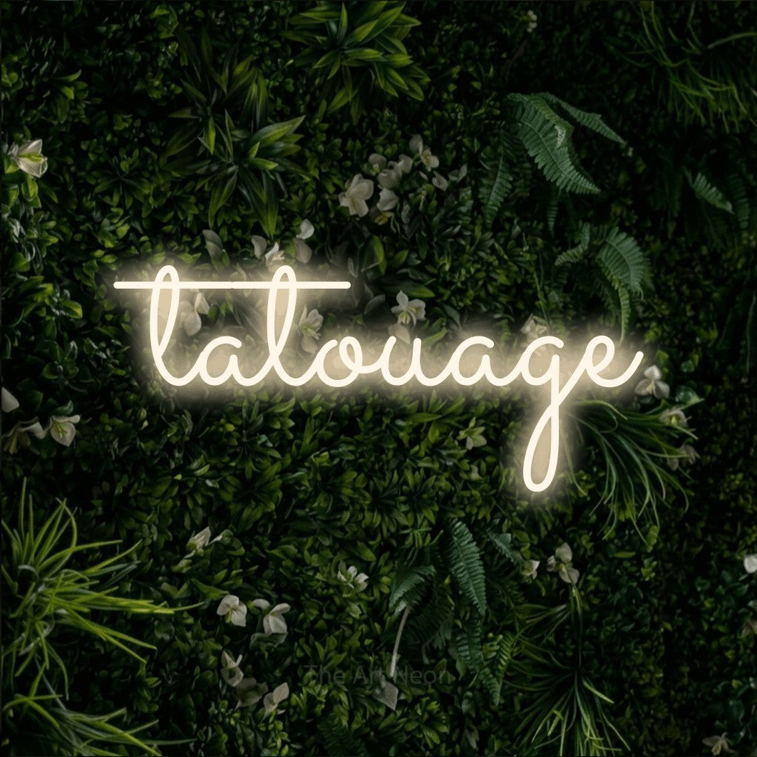 LED neon sign reading “tatouage”, arranged in a single line.