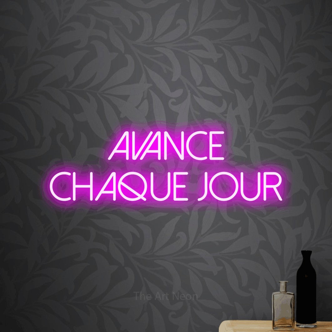 LED neon sign reading “AVANCE CHAQUE JOUR”, arranged in 2 lines.